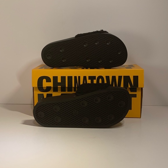 🙂[BRAND NEW] CHINATOWN MARKET SMILEY BASKETBALL SHERPA SLIDES SLIP-ON SANDALS🙂 - Picture 9 of 12